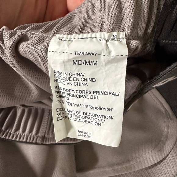 Under Armour Loose Shorts - Picture 4 of 4